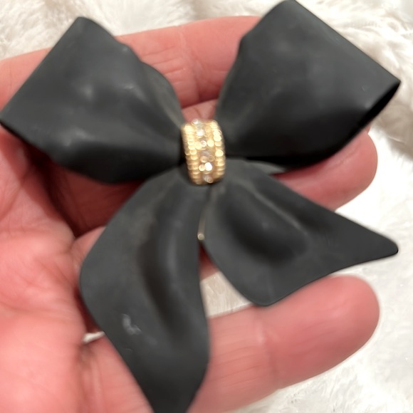 Black Vintage Metal Brooch w Rhinestone Center Gold Accent - New - Picture 9 of 10